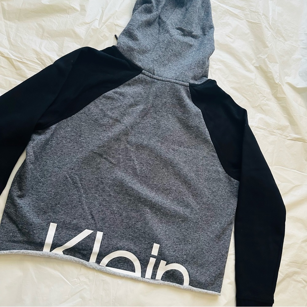 Calvin Klein cropped hoodie - Picture 5 of 8
